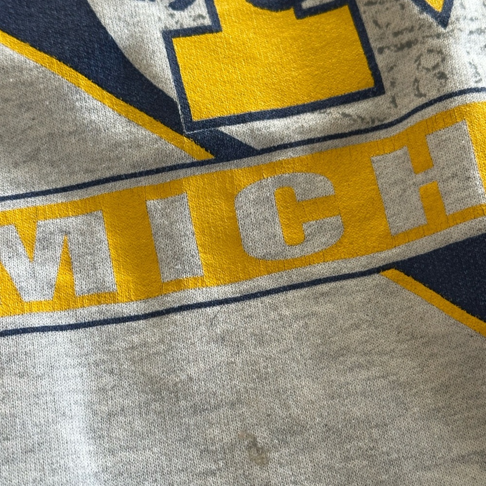 Michigan Wolverines Sweatshirt Mens M L Gray Majestic Vintage - Picture 3 of 8